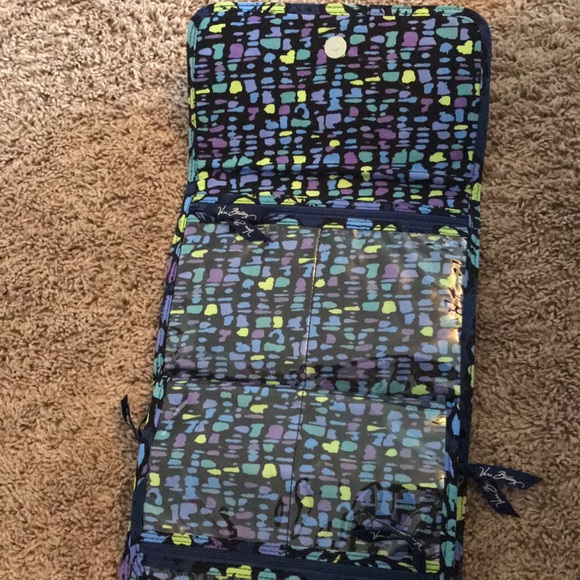 Vera Bradley travel bathroom bag. - Picture 3 of 4